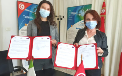Signing of a contract between MEDREC and ADCOM